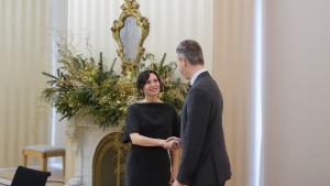 La presidenta Isabel Díaz Ayuso y el embajador de Suecia