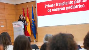 Matute participa en la presentación del primer trasplante parcial cardiaco infantil en Europa La consejera Fátima Matute durante la presentación