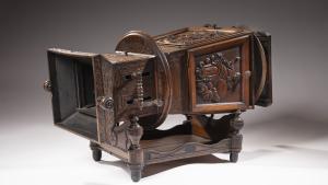 Artilugio de madera labrada