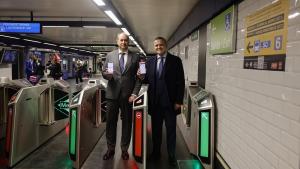 La Comunidad de Madrid presenta la aplicación Mi Tarjeta Transporte que permite validar el abono con el móvil a más de tres millones de usuarios Los consejeros López-Valverde y Rodrigo