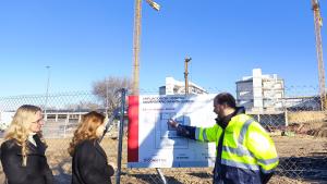La consejera Fátima Matute en el inicio de las obras de ampliación del hospital
