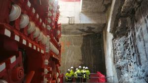 Rodrigo asiste a la unión de los dos frentes de excavación del túnel para la ampliación de la línea 11 de Metro El consejero Jorge Rodrigo durante su visita a las obras de ampliación de la línea 11 de Metro