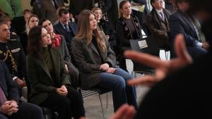 La presidenta Isabel Díaz Ayuso durante su visita al nuevo hospital