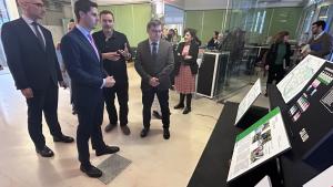 El consejero Emilio Viciana durante la firma del convenio