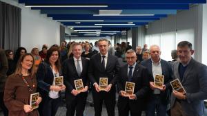 El consejero Carlos Novillo durante la presentación del libro