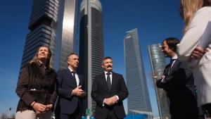 La Comunidad de Madrid pone en marcha la mayor electrolinera de uso público situada dentro de la M-30 con energía 100% renovable El consejero Novillo
