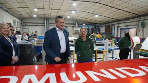 Rodrigo presenta la nueva imagen de las señales para dar la bienvenida a la región El consejero Jorge Rodrigo durante la presentación