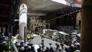 Díaz Ayuso visita las obras de ampliación de la línea 11 de Metro con motivo del inicio de la perforación de la tuneladora Mayrit en el túnel La presidenta Isabel Díaz Ayuso durante la visita a las obras