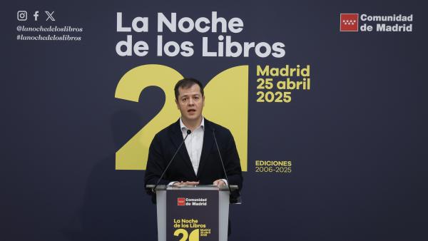 El viceconsejero Luis Martín durante la presentación de La Noche de los Libros