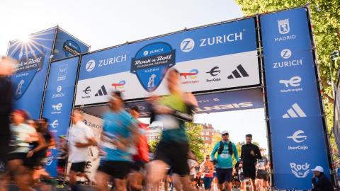 corredores en el maratón Zurich Rock ‘n’ Roll  Running Series Madrid