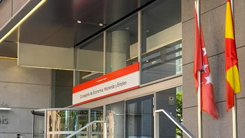Entrada a la sede de la consejería de Economía, Hacienda y Empleo
