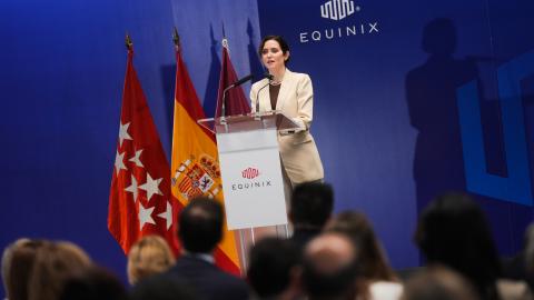 Ayuso en su discurso en las instalaciones de Equinix