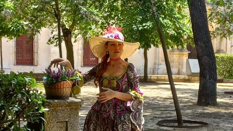 Visitas teatralizadas en el Centro de Interpretación de Nuevo Baztán Mujer vestida de época