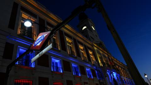 La Real Casa de Correos iluminada con los colores de la bandera ed Venezuela
