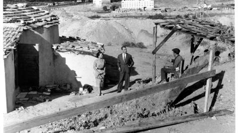 El inquilino. Imagen facilitada por Filmoteca Española Fotograma, descampado con chabolas