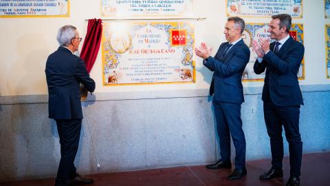 Novillo asiste al descubrimiento de un azulejo en conmemoración a la trayectoria del diestro José Ortega Cano en la Plaza de Las Ventas El consejero Carlos Novillo durante el homenaje a la trayectoria del diestro José Ortega Cano en la Plaza de Las Ventas