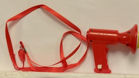 imagen de megáfono rojo