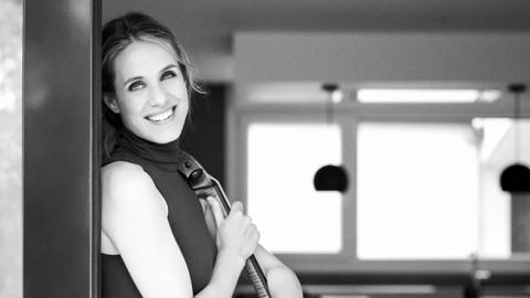 MARÍA MARTÍNEZ - A solo MARÍA MARTÍNEZ - A solo