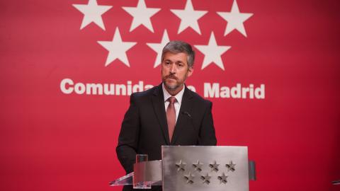 El portavoz de la Comunidad de Madrid atiende a los medios de comunicación desde la Real Casa de Correos