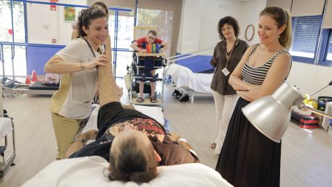 La consejera Ana Dávila durante la presentación de un programa pionero de apoyo psicológico a familias que conviven en su entorno más cercano con personas con discapacidad