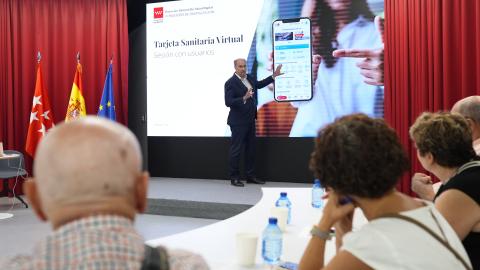López-Valverde en un laboratorio ciudadano, celebrado en el Centro Digitaliza Madrid