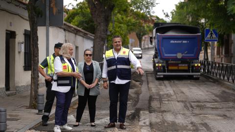 Rodrigo supervisa las obras de renovación del firme de la travesía de Quijorna El consejero Jorge Rodrigo durante su visita a las obras de renovación del firme de la travesía de Quijorna en la carretera M-501