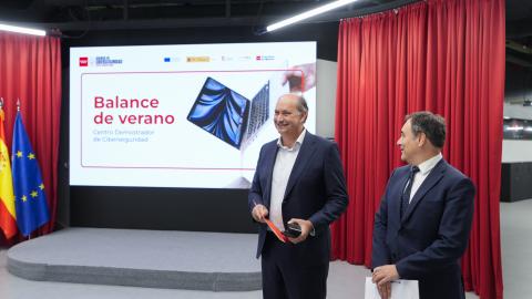 El consejero Miguel López-Valverde durante la presentación del balance de la campaña puesta en marcha para concienciar a los ciudadanos sobre las estafas informáticas