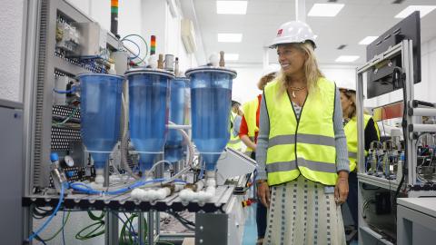 Albert visita las obras del Centro Madrileño de Innovación y Capacitación para el Empleo de Leganés La consejera Rocío Albert durante su visita las obras del centro especializado en las familias profesionales de Electricidad, Electrónica y Aeronáutica