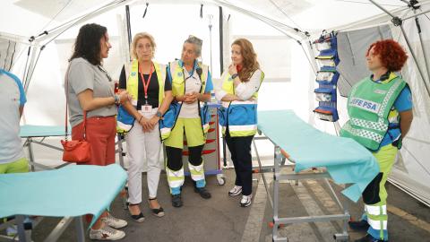 La consejera Fátima Matute durante su visita al dispositivo especial desplegado por el SUMMA 112 en San Sebastián de los Reyes