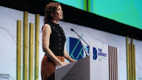 La presidenta Isabel Díaz Ayuso durante el mayor encuentro internacional de inversión inmobiliaria que se celebra por primera vez en Madrid