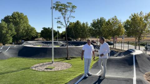 El viceconsejero José Antonio Sánchez durante su visita en Cobeña a distintas actuaciones de mejora de infraestructuras públicas