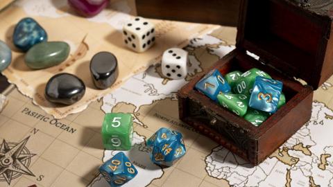 Dados y tablero de juegos