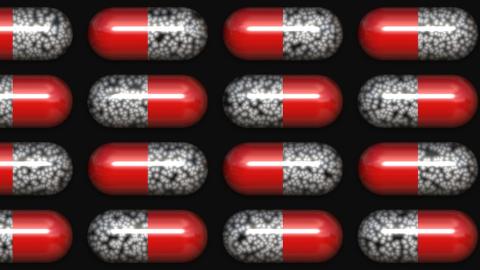 Cápsulas bicolores (rojas y negras) simbolizando antibióticos