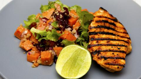 Pollo a la parrilla con verduras