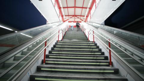 Escaleras estación María Tudor