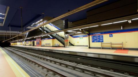 Andén de la estación La Almudena