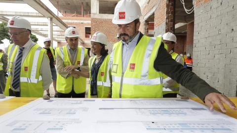 El presidente en funciones, Pedro Rollán, visita las obras de la nueva sede  judicial única en San Lorenzo de El Escorial