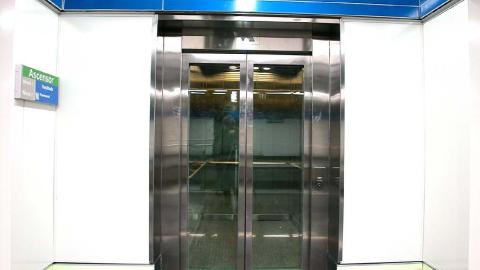 Embocadura del ascensor estación Puerta del Sur