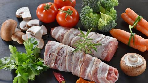 Redondo de cerdo con verduras variadas