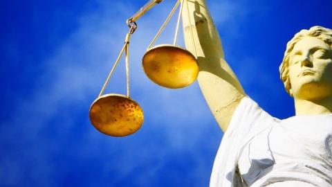 Justicia y balanza
