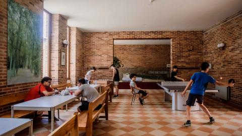 AJ Los Batanes, sala de juegos