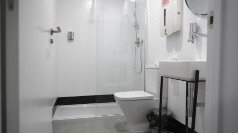 Albergue El Escorial baño