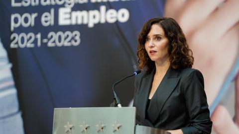 La presidenta interviniendo en el atril