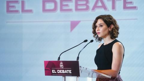 La presidenta durante su intervención en el desayuno