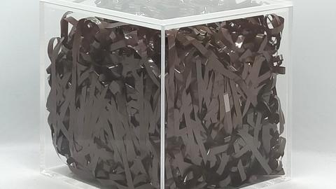 Caja transparente con cintas magnetícas