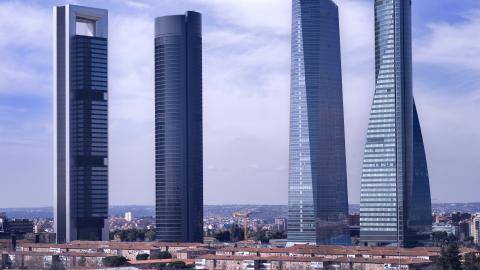 Cuatro torres empresariales