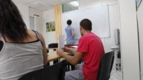 Jóvenes en un aula