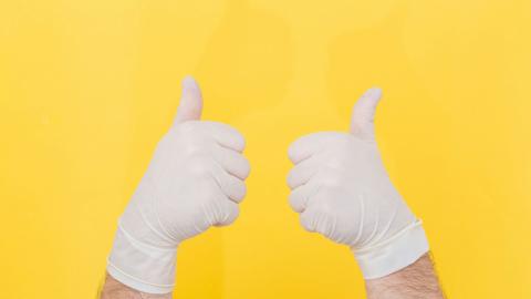 Imagen manos con guantes