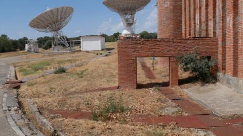 Vista hacia las antenas.Foto Enrique Encabo Seguí. antenas entorno edificio