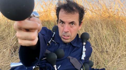 imagen de Javier Ariza en un campo de trigo 